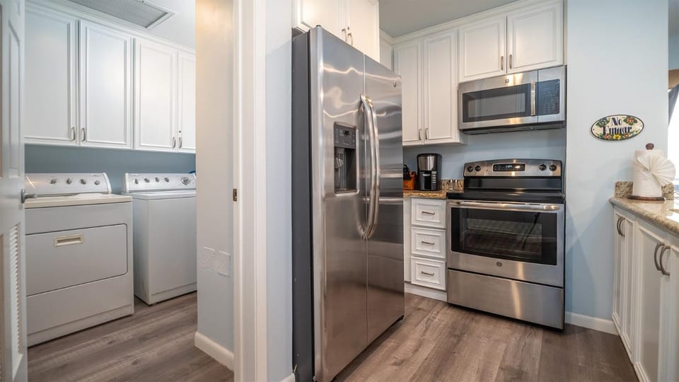 Kitchen or kitchenette, oven, stove, washing machine, dryer