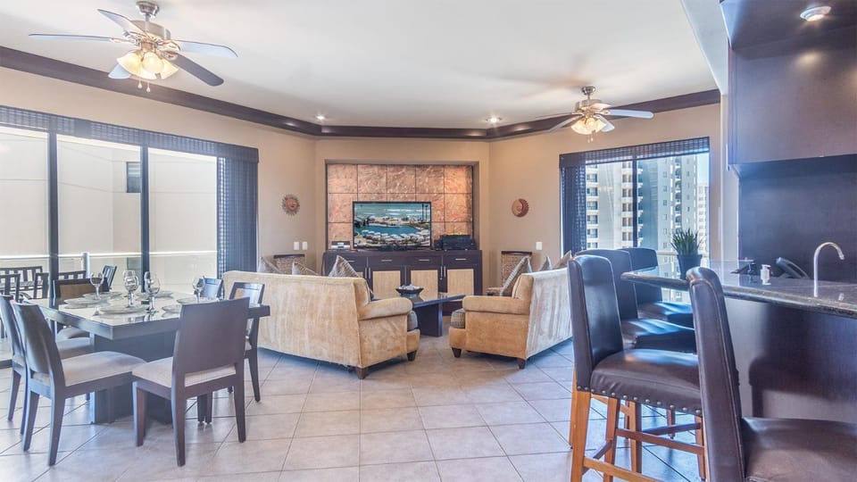 TV and multimedia, Living room, Seating area, Dining area