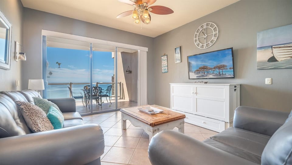 TV and multimedia, Living room, Seating area, Sea view
