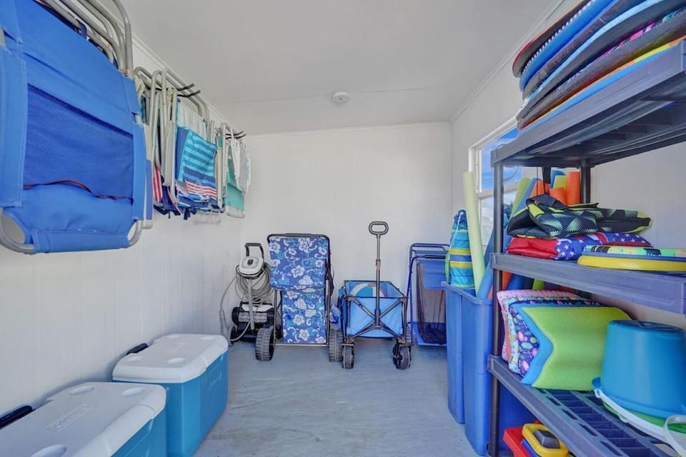 Beach Family Tiki Villa Walk to Beach Heated Pool House in Pompano Beach