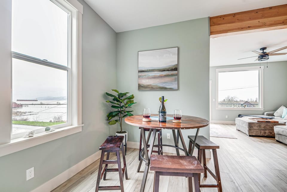 Astoria Home Base with River Views, 3 Mi to Dtwn! House in Astoria