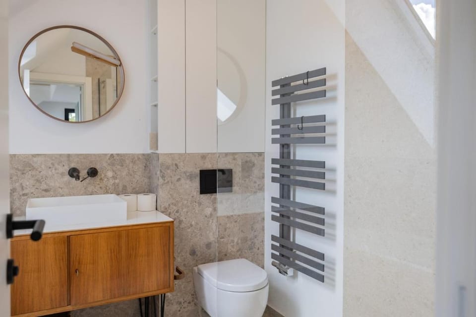 Toilet, Bathroom, towels