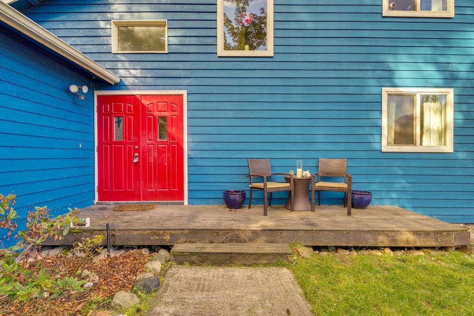 Fire Pit + Mountain Views: Outdoorsy PNW Escape House in Gold Bar