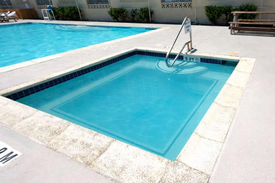EZ Beach Access Great Family Condo SpaceX view Apartment in South Padre Island