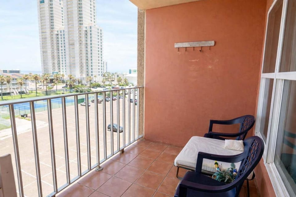 EZ Beach Access Great Family Condo SpaceX view Apartment in South Padre Island