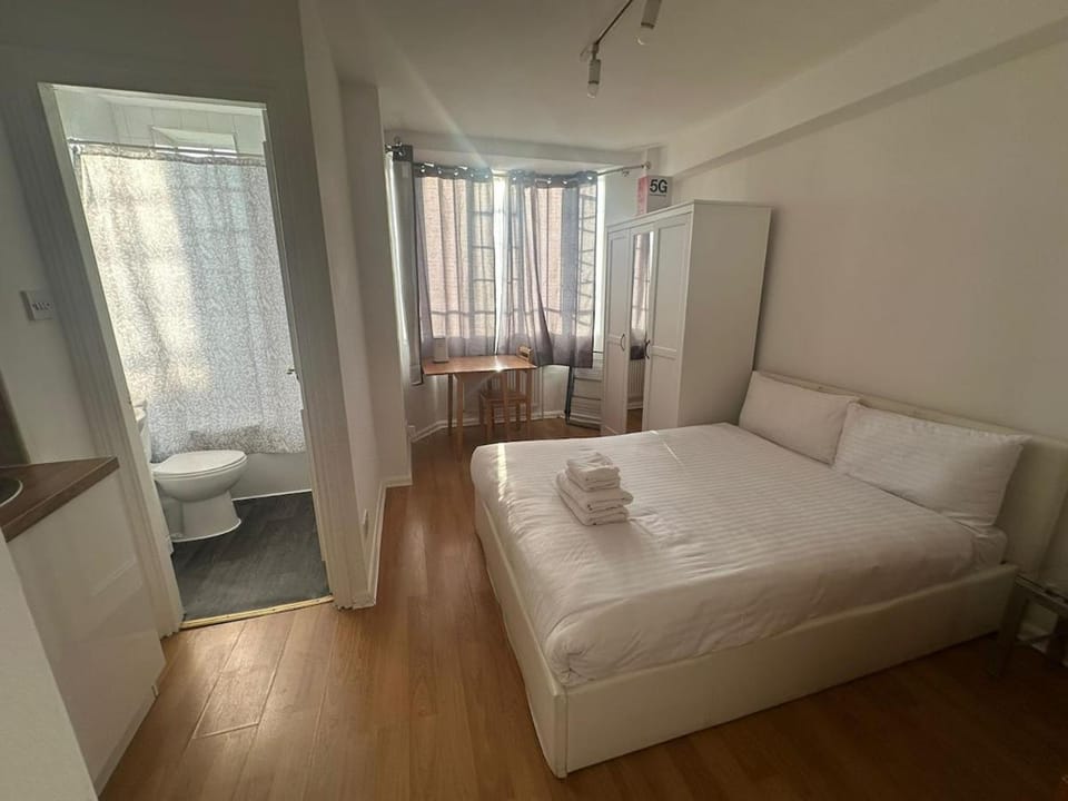 Chelsea cloister service apartment Apartment in City of Westminster