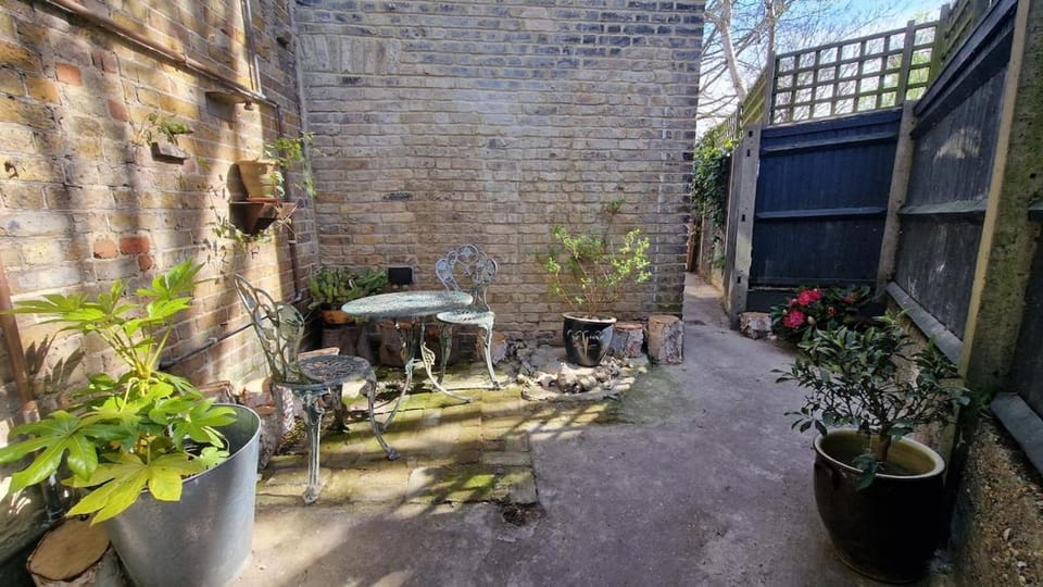 Private studio New Cross patio garden Apartment in London Borough of Southwark