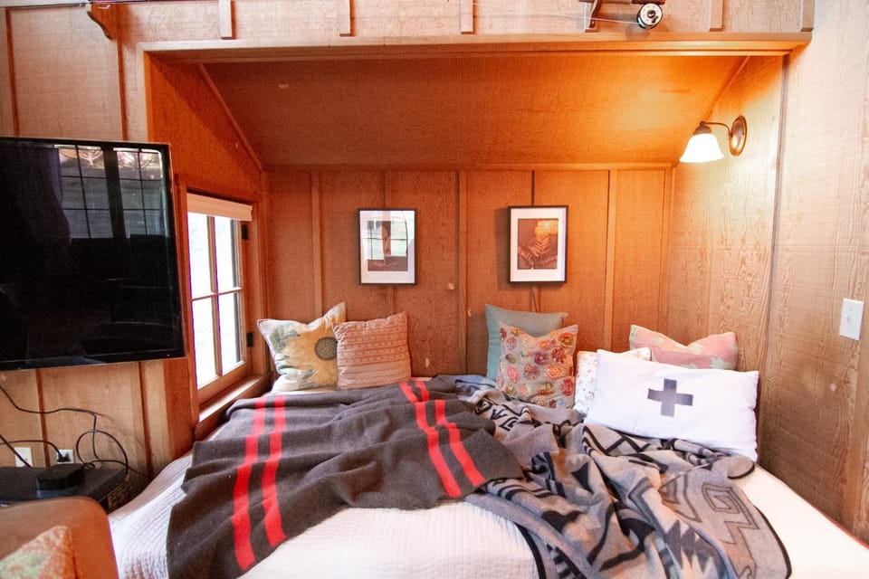 Cute Cabin in Yachats! Short walk to rivers' edge! River Walk Cabin Cabin in Yachats