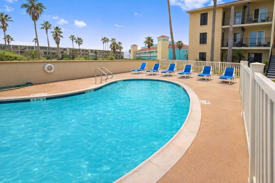 Near Beach Cute & Cozy Pool Apartment in South Padre Island