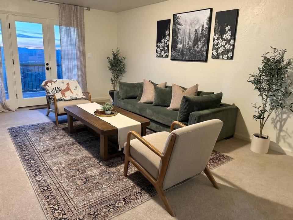 Living room, Seating area