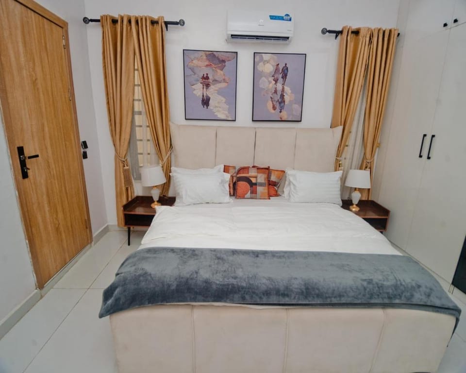 Bedroom, wardrobe, air conditioner