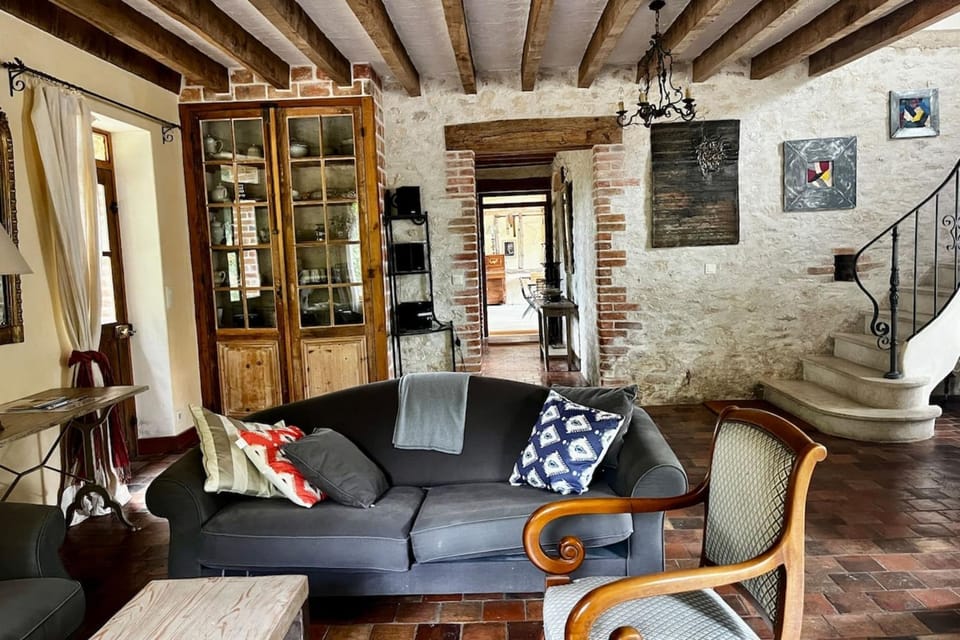 Family house with pond1h50 of Paris House in Centre-Val de Loire