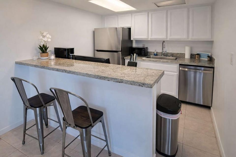 2nd Floor - Heated Pool - New Remodel - Beach Apartment in South Padre Island