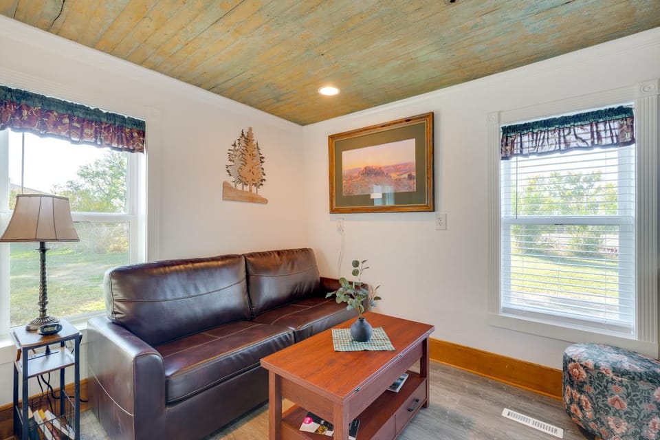 Pet-Friendly Farmhouse Suite w/ Patio in Vaughn! Apartment in Idaho