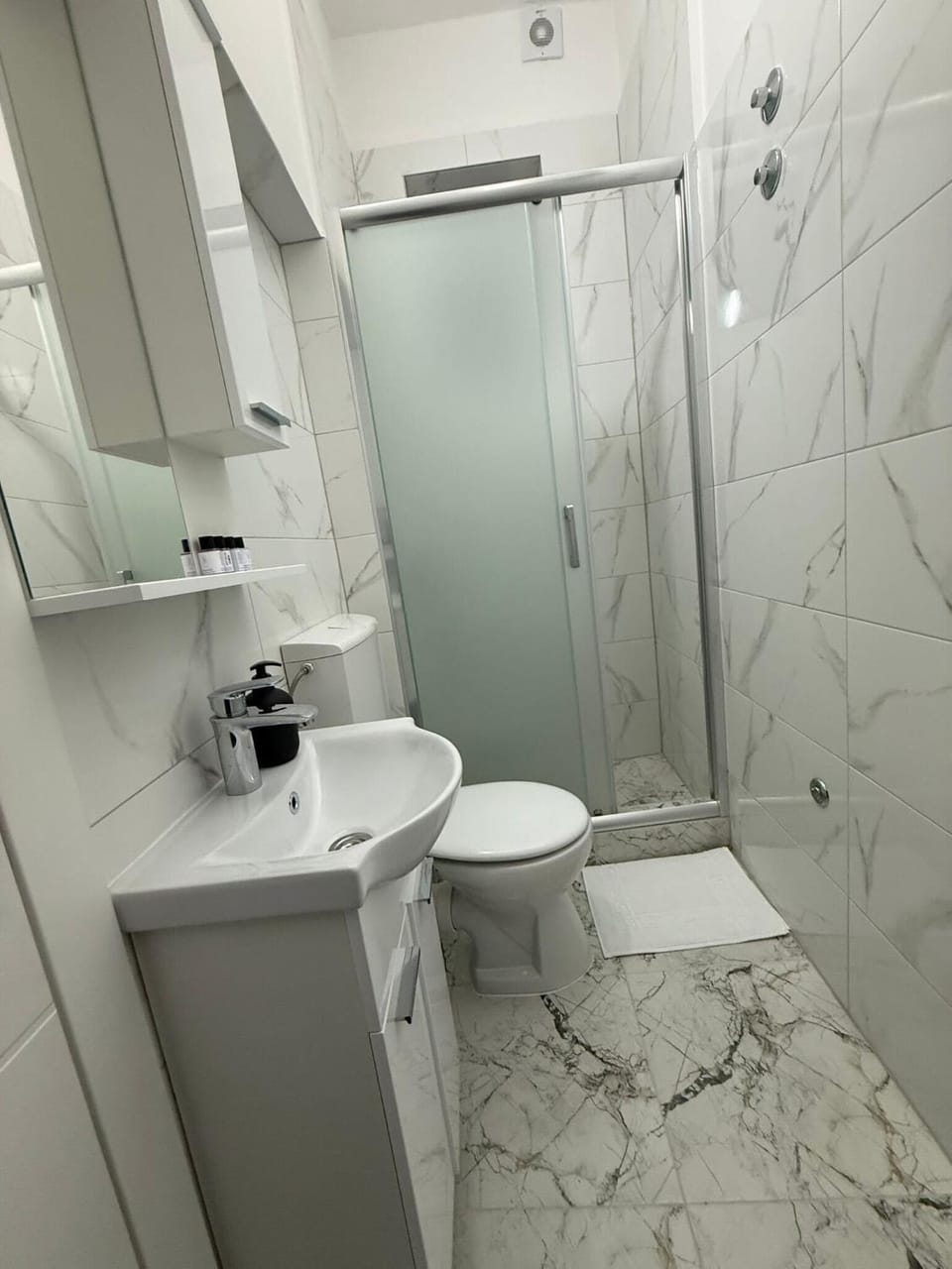 Royal Blue Central Point Apartment in Sarajevo