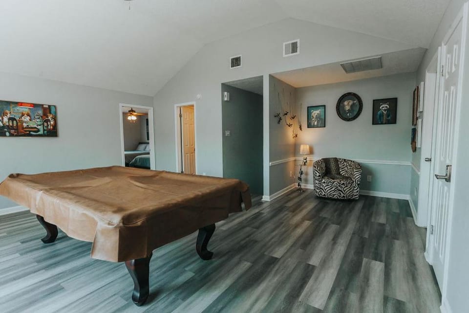 Beautiful Updated Home with Pool House in League City