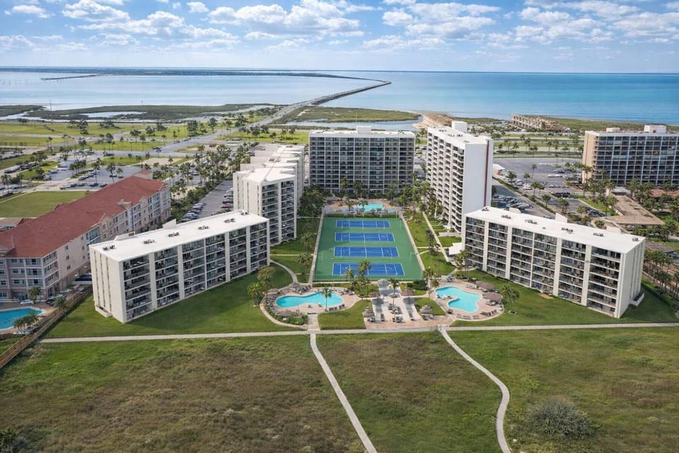 10 people Remodel On Beach Incredible Views Apartment in South Padre Island
