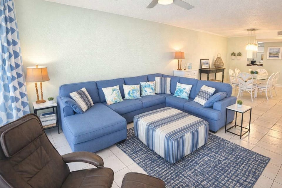 Direct Beach Very Large Gas BBQ Heated Pool Apartment in South Padre Island