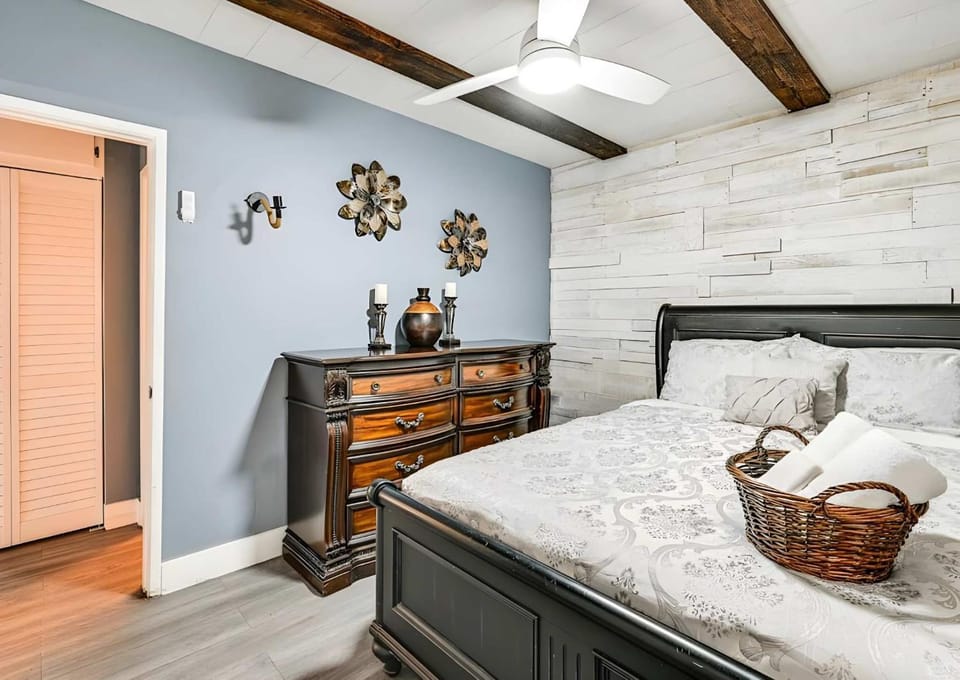 Spacious Family Getaway with Grill Firepit and Patio House in San Ysidro
