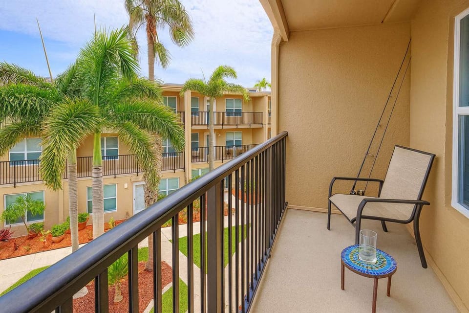 Near Beach Updated Pool & Hot Tub Apartment in South Padre Island