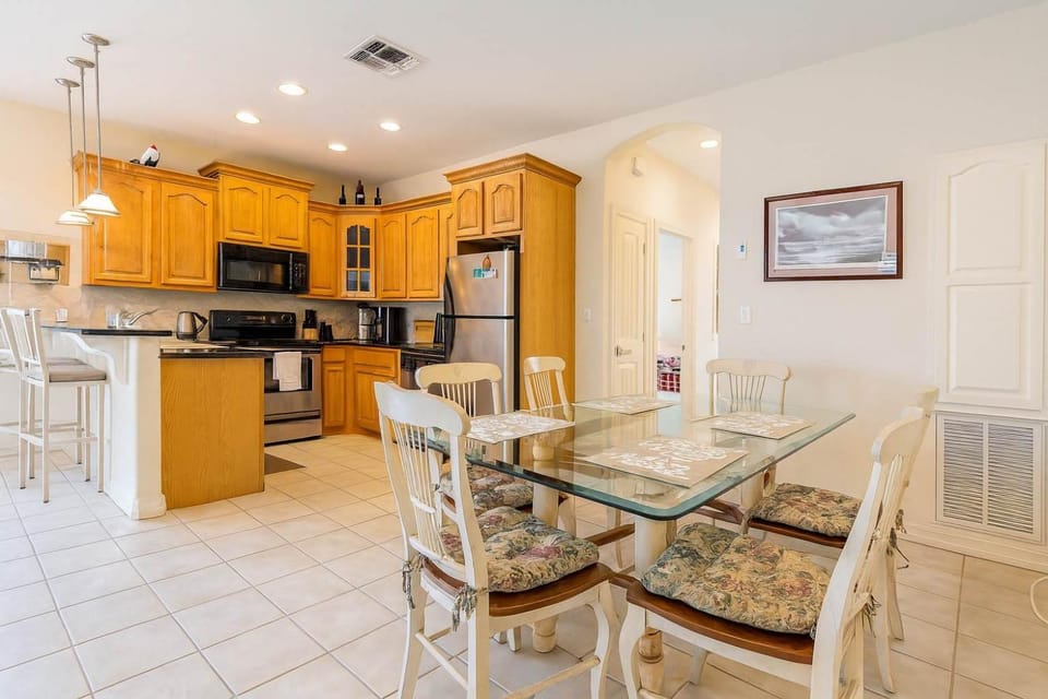 Super near Beach Cozy 4 plex Pool Sleep Many Apartment in South Padre Island