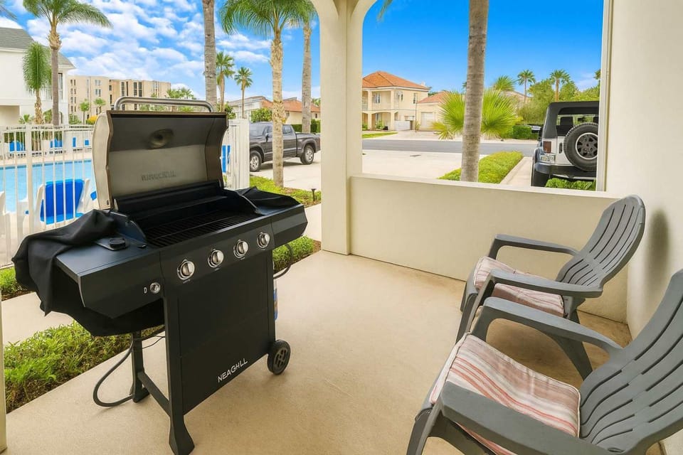 EZ Access 1st Floor 5 mins to Beach Pool Apartment in South Padre Island