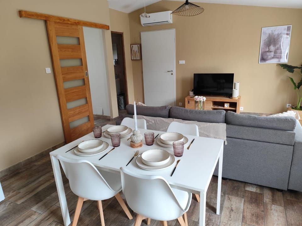 Petite maison de charme Apartment in L'Isle-sur-la-Sorgue