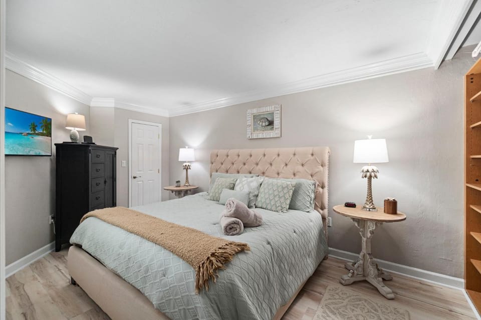 Modern, Beachfront Getaway, Sleeps 4 Apartment in Bonita Springs