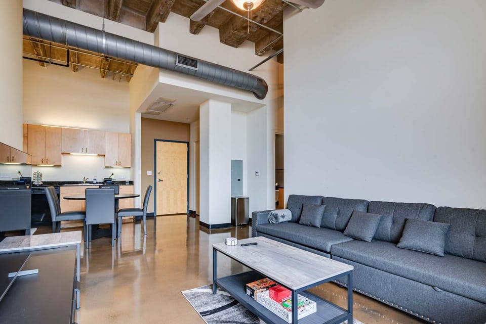 West Loop - City Views With In & Out Parking 5 Apartment in Chicago
