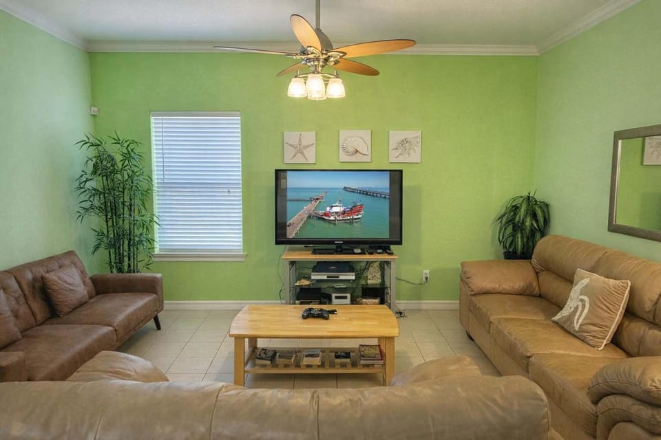 In Entertainment District Ample Bedding Pool Apartment in South Padre Island