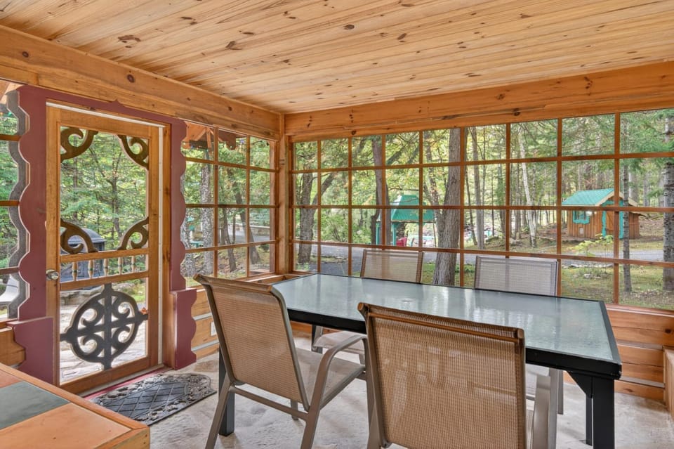 Domaine Rivière Sacacomie - Chalet Le Huard Chalet in Saint-Alexis-des-Monts