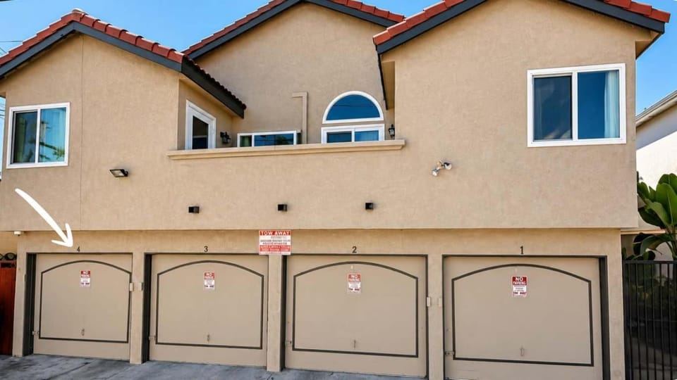 One Block to Pacific Beach Pier and Boardwalk House in Pacific Beach