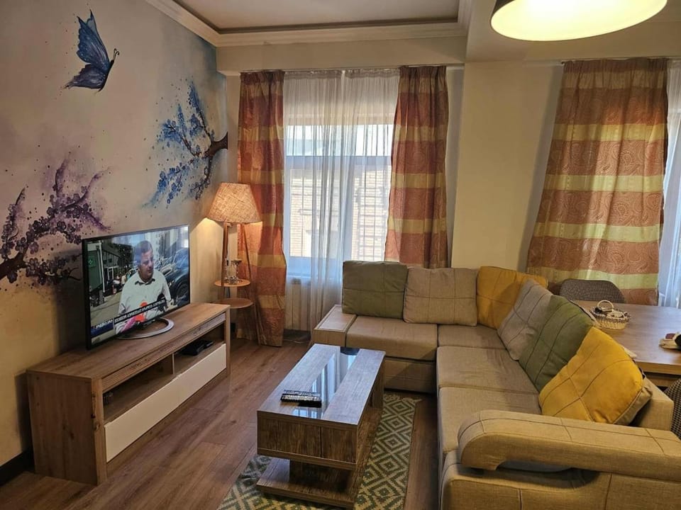 Central 1-bedroom apartment with wooden balcony! Apartment in Georgia