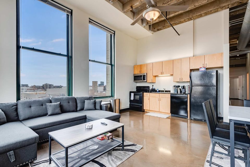 West Loop - City Views With In & Out Parking 4 Apartment in Chicago