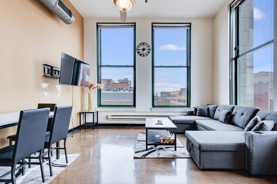 West Loop - City Views With In & Out Parking 4 Apartment in Chicago