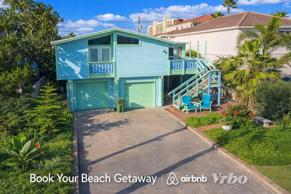 Throwback Vibes Near Beach Great Deck House in South Padre Island