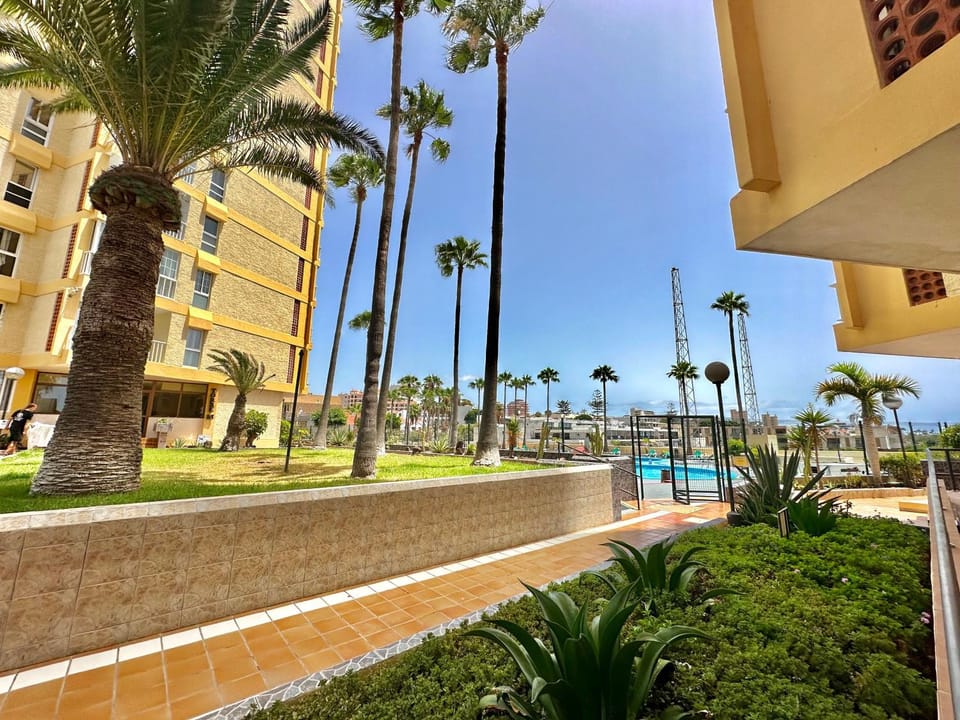 Property building, Garden, Swimming pool
