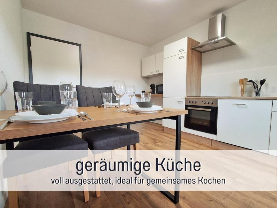 Coffee/tea facilities, Kitchen or kitchenette, Dining area, dishwasher, microwave, oven, stove, kitchen