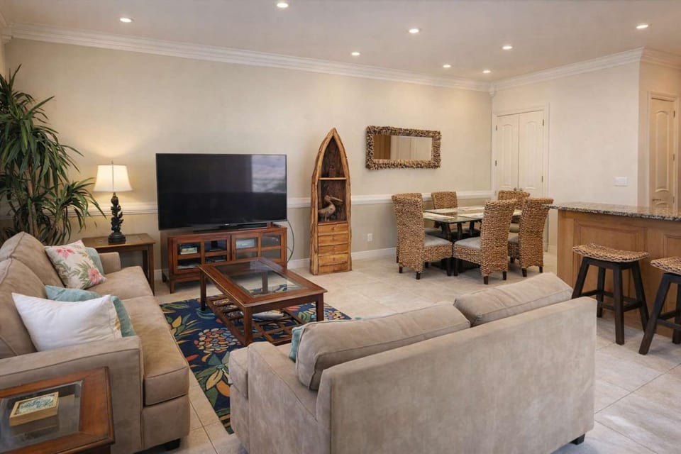 One by forth Block to Beach Ground Floor Pristine Pool Apartment in South Padre Island