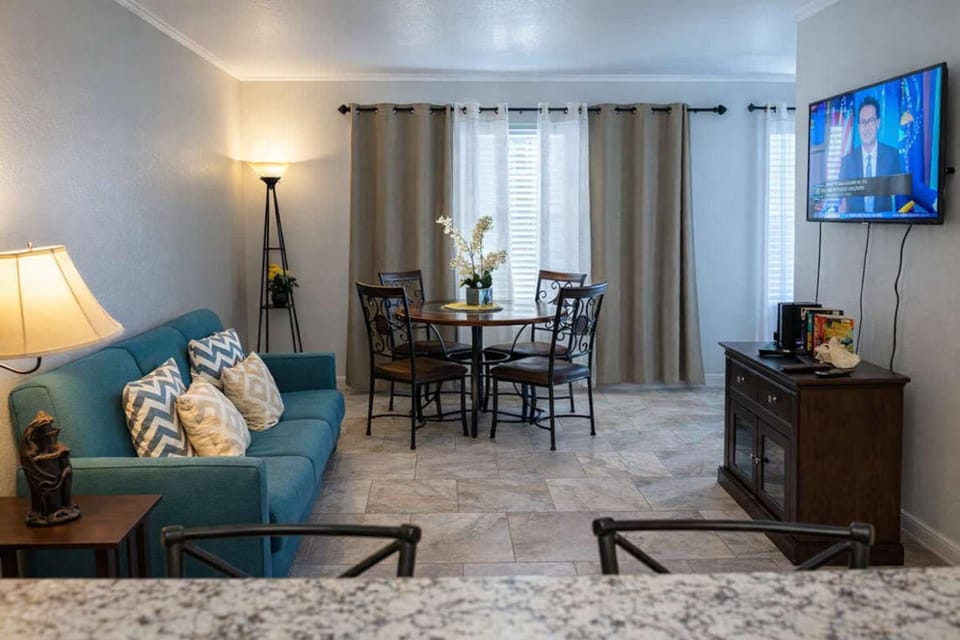 Luxury 1 bedroom Walk to Beach Pool Apartment in South Padre Island