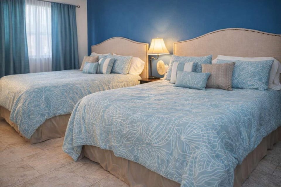 Luxury 1 bedroom Walk to Beach Pool Apartment in South Padre Island
