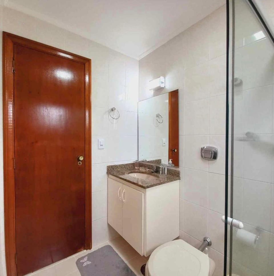 Apto com Vista para o Mar e Ar Cond à 200m da Praia Apartment in Caraguatatuba