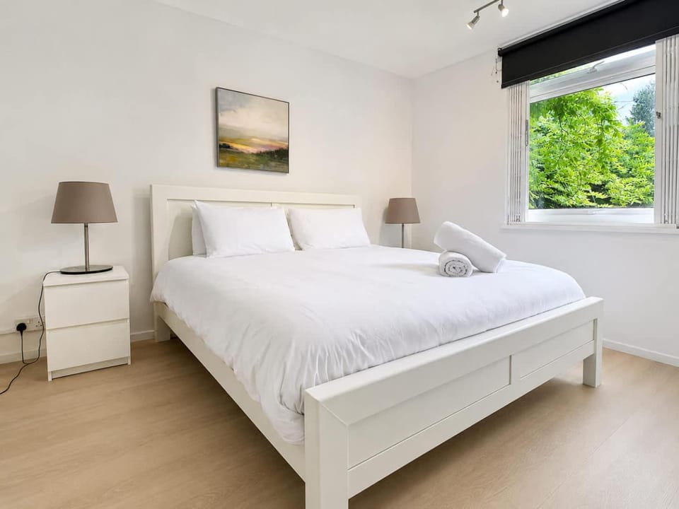 4 Bed Home Sleeps 7 - Close to Oval Tube Station House in London Borough of Southwark