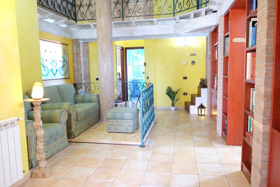 Living room, Internal: Not applicable to any particular room