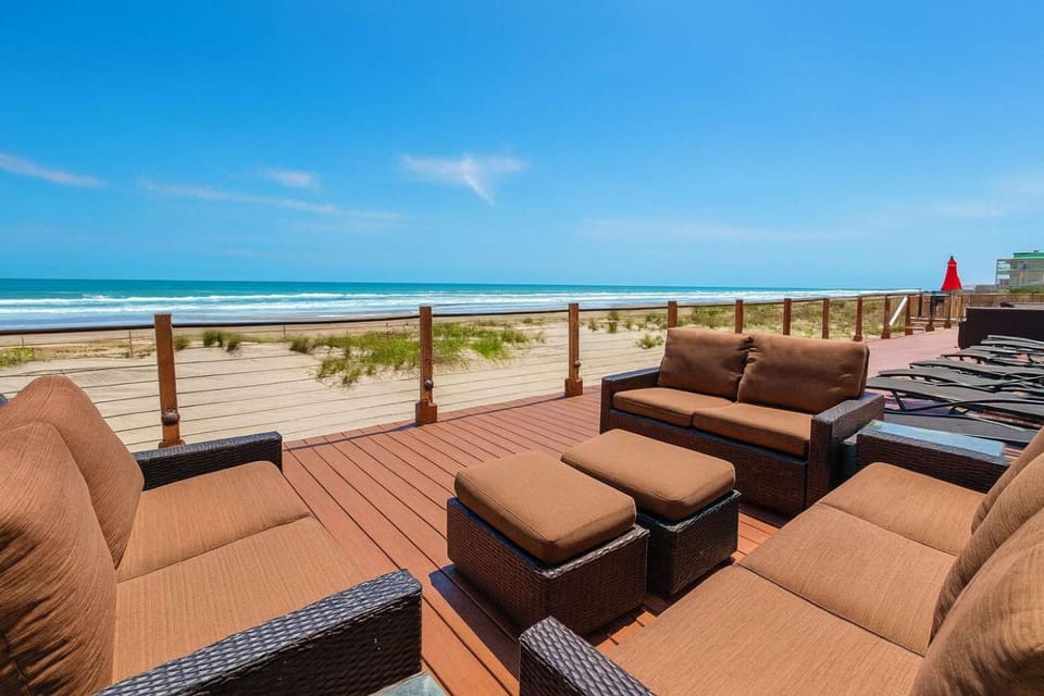 Poolside Family Perfect On Beach 1st Floor Apartment in South Padre Island