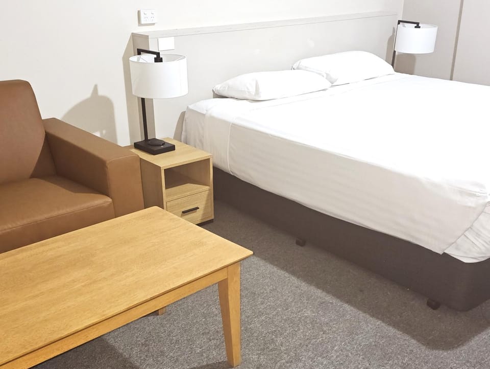 Bed, Seating area