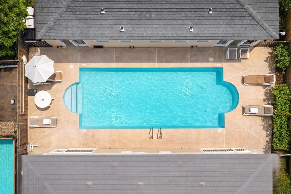 1 Block to Beach Pool Up to 6 Families Apartment in South Padre Island