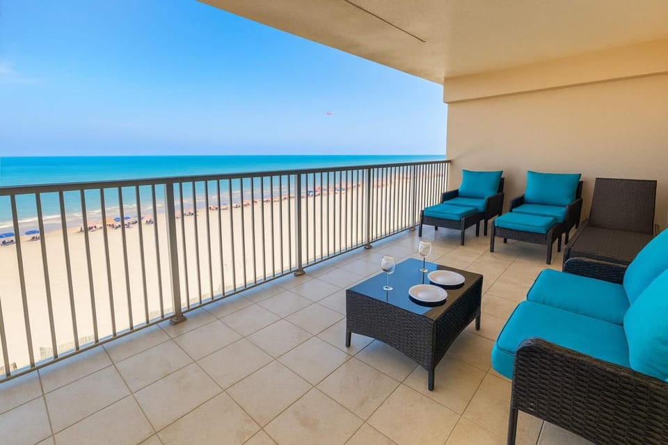 Sweeping 5th Floor Views Direct Beach Remodele Apartment in South Padre Island