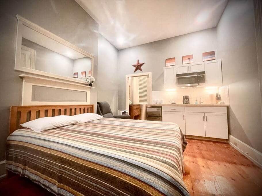 THE WINTER HOUSE - HISTORIC DOWNTOWN LANCASTER Apartment in Lancaster