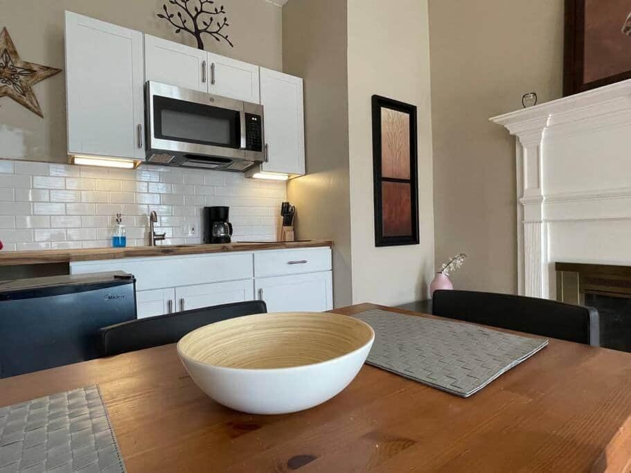 Kitchen or kitchenette, Continental breakfast